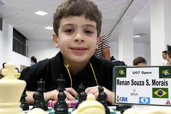 Atleta do Clube dos Funcionários, de apenas 8 anos, lidera o ranking  mundial de Xadrez - Jornal Folha do Aço