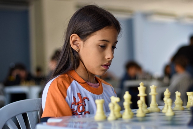 Equipes de xadrez de escolas públicas disputam campeonato absoluto